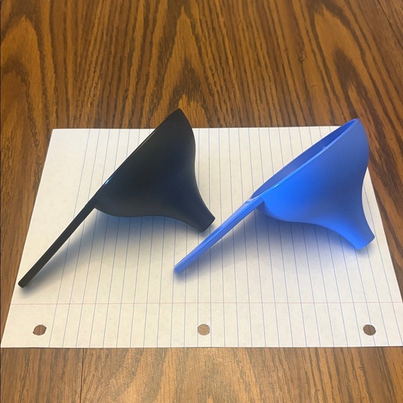 Tupperware Set of 2 Funnels - Brand New - Picture 5 of 8